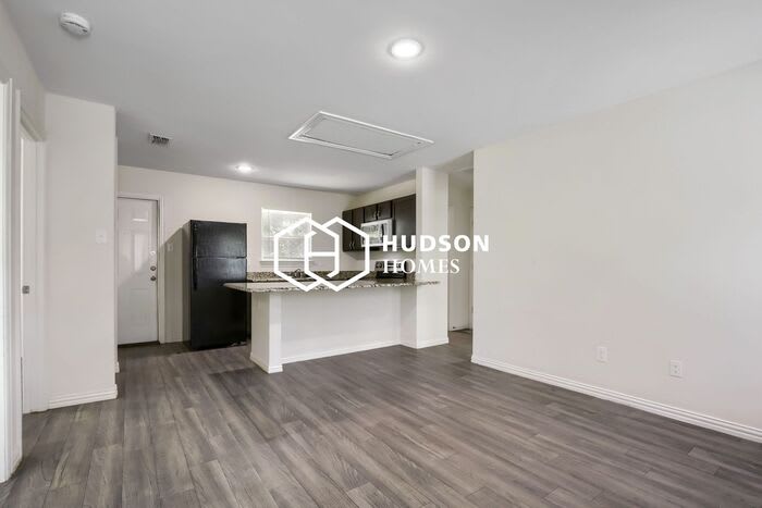 617 West Sabine Street – photo 5