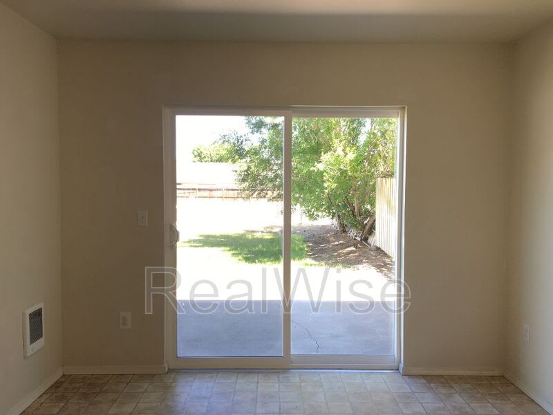 1931 NW Larch Spur Ct. – photo 4