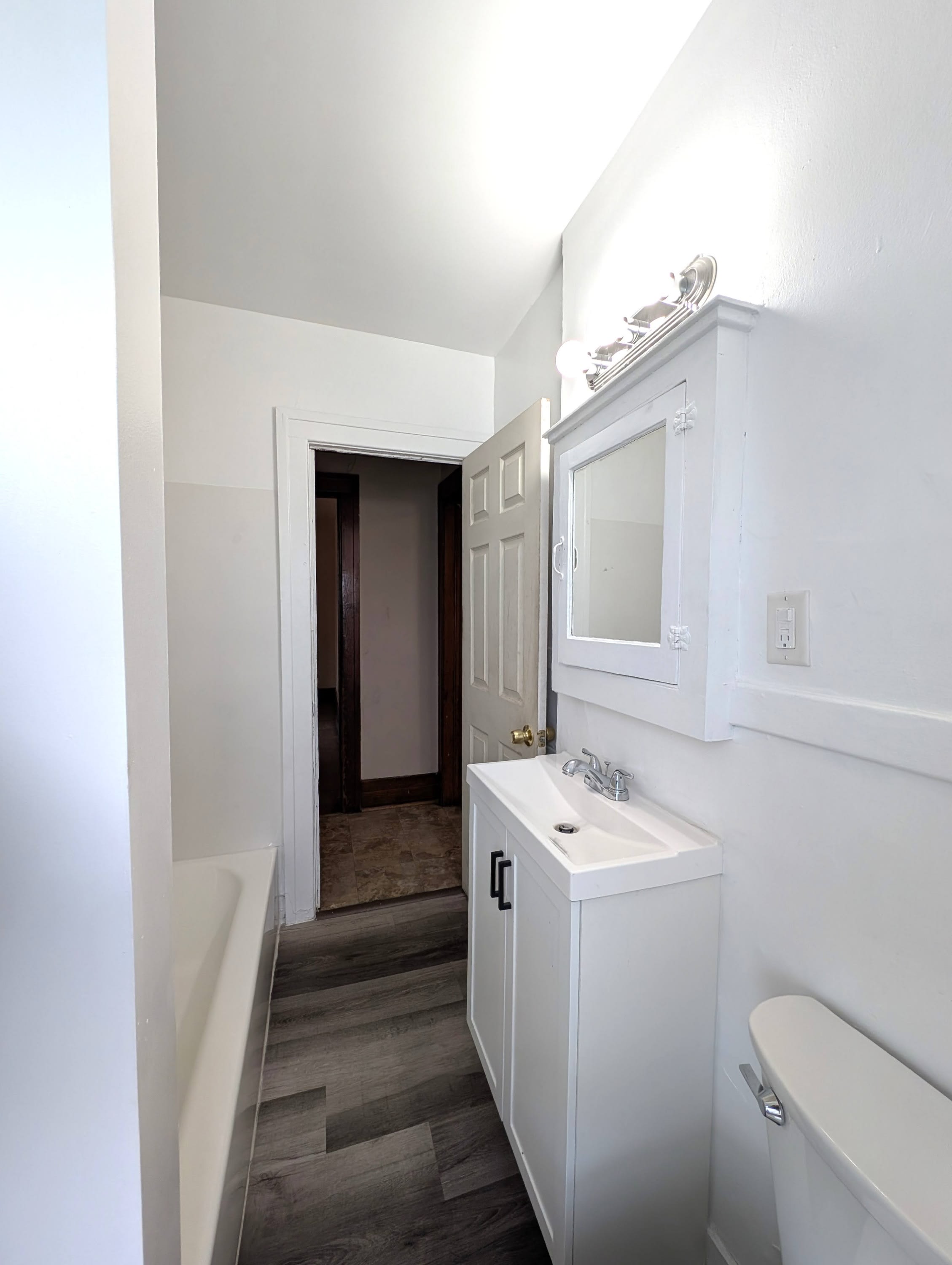 30 West Henry St Upper – photo 2