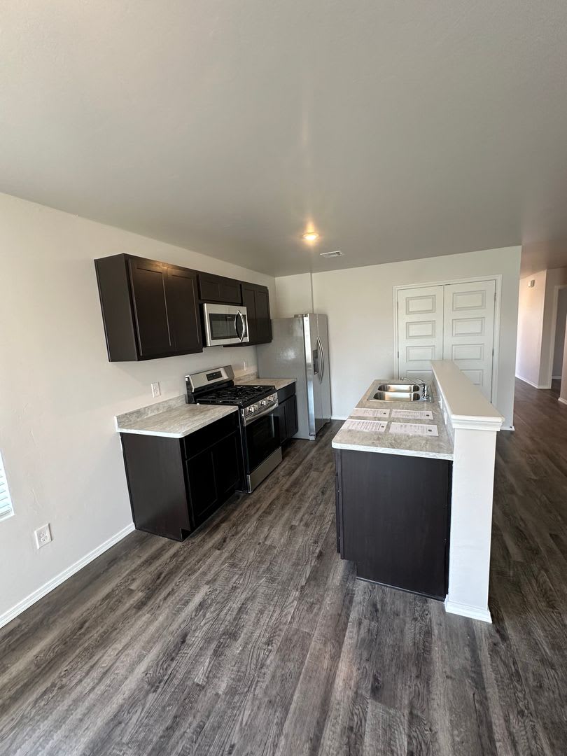 Golden Ticket Special 6 Weeks Rent Free Sign By 8 31 4 Bed 2 Bath Yukon Home With Fenced Backyard – photo 5