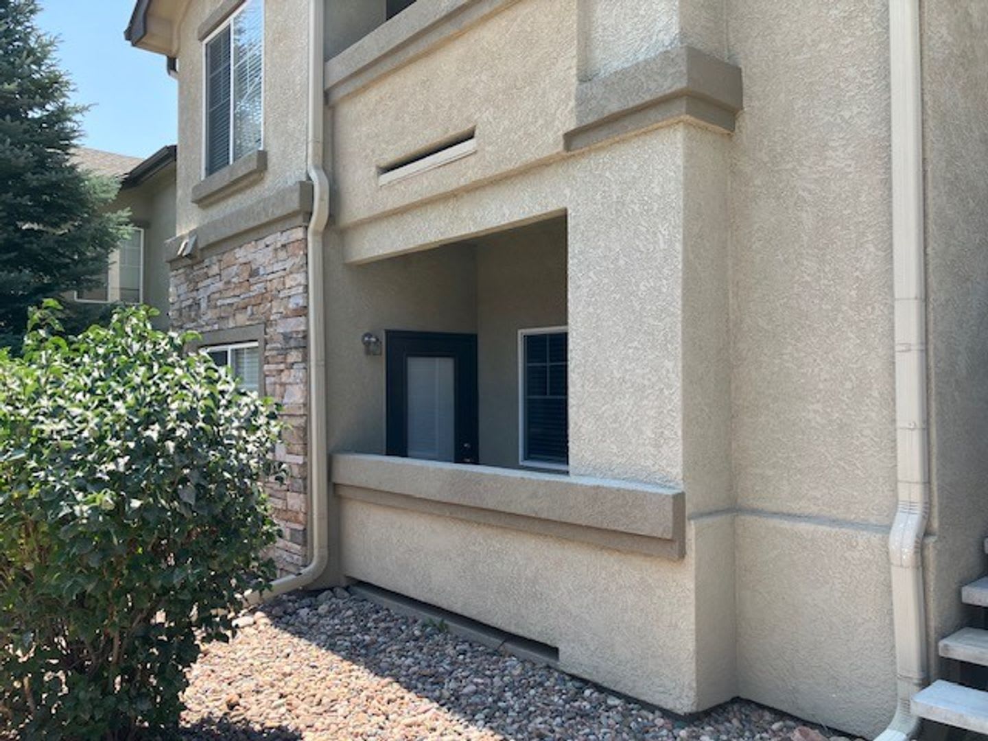 2 bed 2 bath Townhome on Main Level with A/C – photo 2