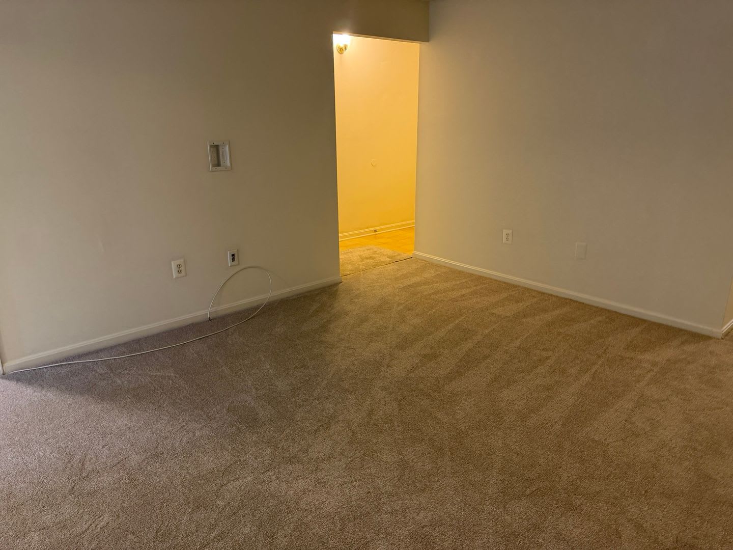 Impressive Unit Close to Shopping, Parks, METRO and more. – photo 5