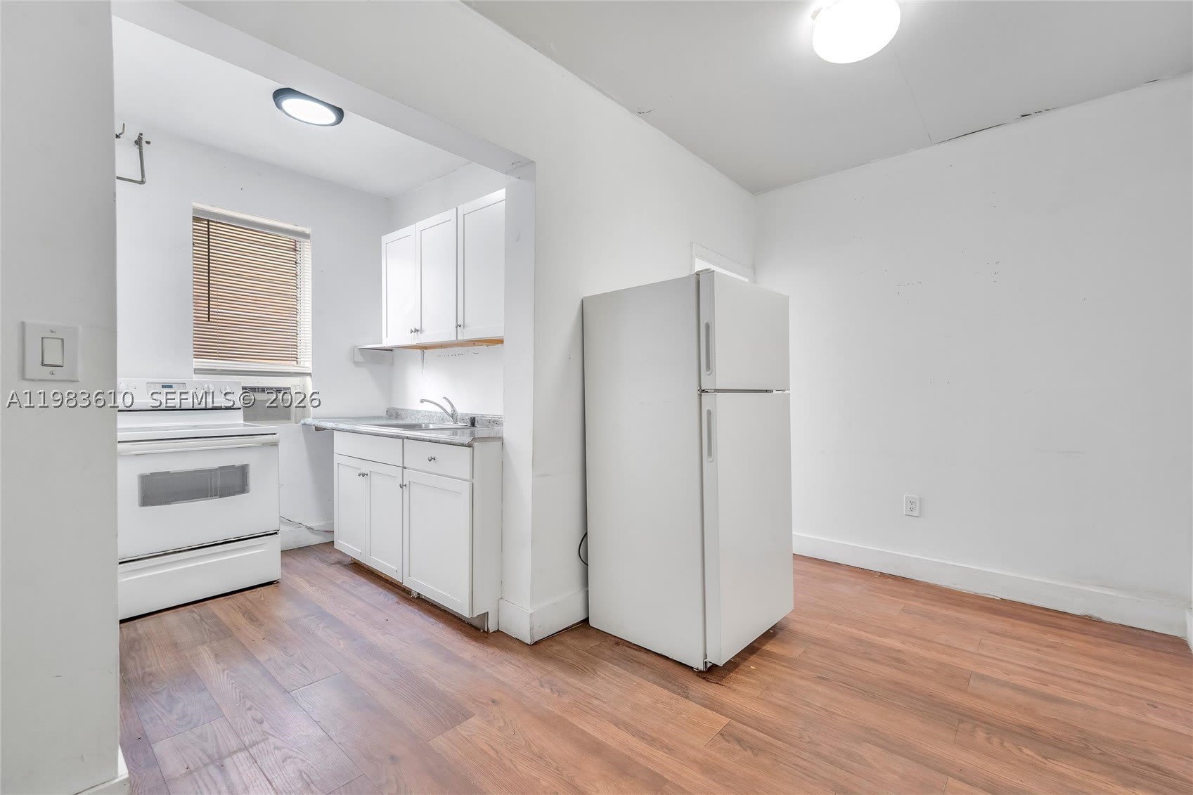 1554 SW 5th St – photo 4