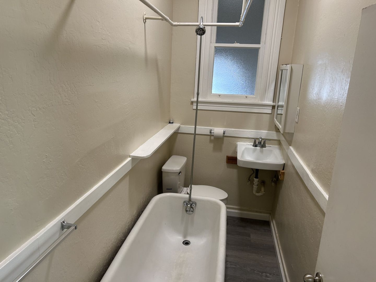 Lovely 1 Bedroom 1 Bath Apartment – photo 5