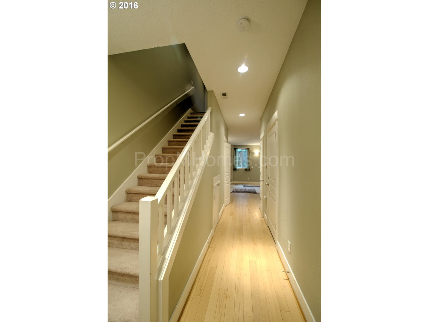 Excellent Beaverton Three Bedroom Townhome in Murray Grove! – photo 2