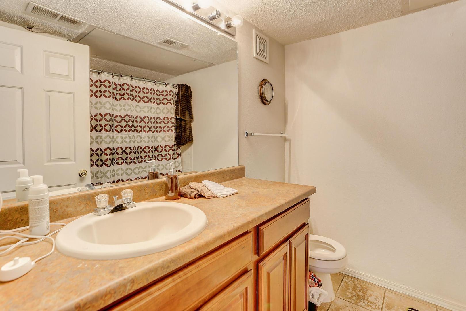 Bright Corner 3BR Condo with Garage in Superior! Available NOW! – photo 3