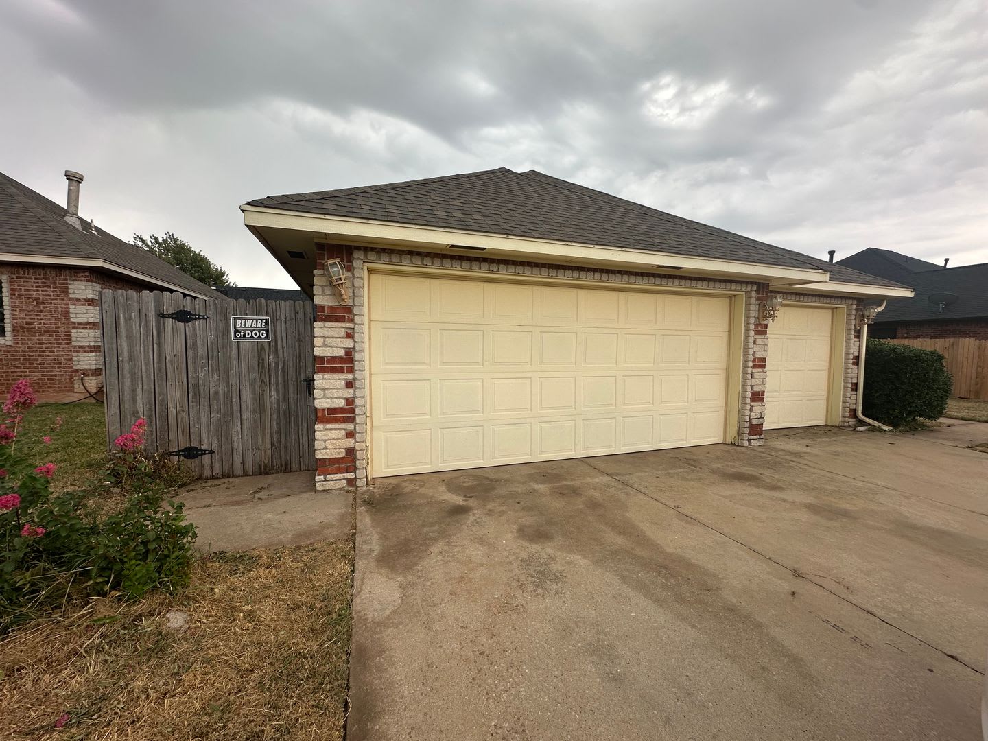 Beautiful 3 bed 2 bath 3 car garage – photo 4