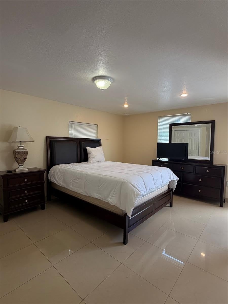 1212 E COLUMBUS Drive – photo 4