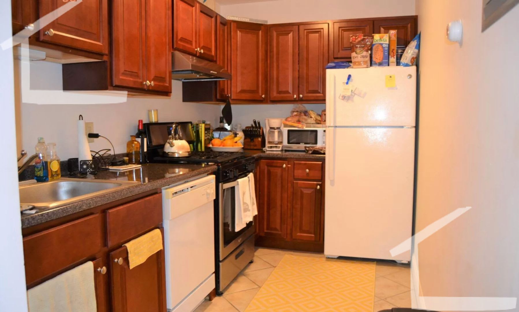 Great 2-bed with Pool! Ht + HW Incl., 2 Parking Spots Included. Cat Friendly – photo 2