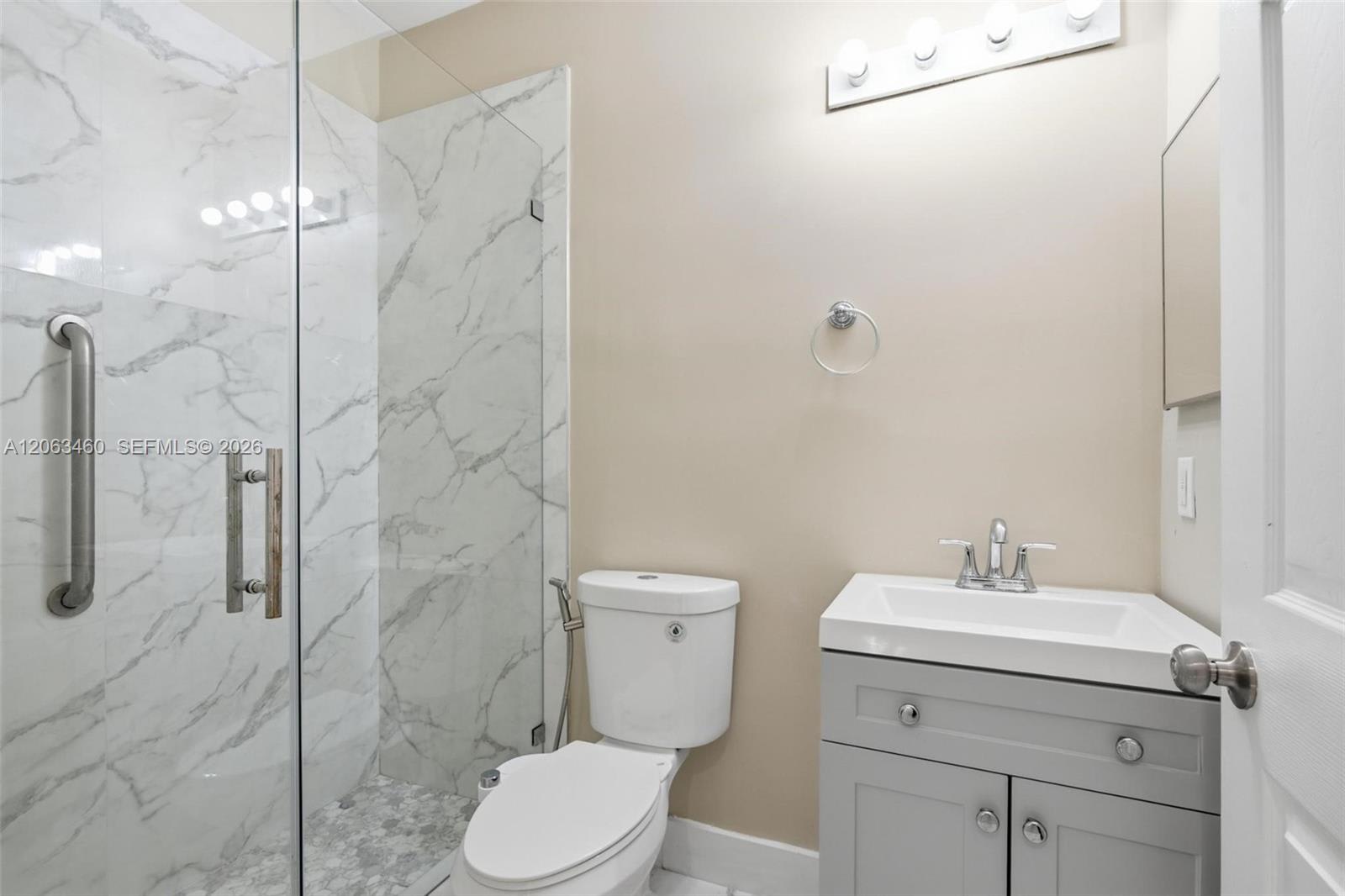 2247 Northeast 42Nd Avenue – photo 5
