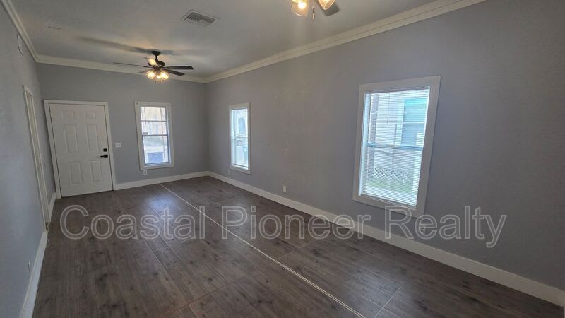 2010 N Howard Ave – photo 5