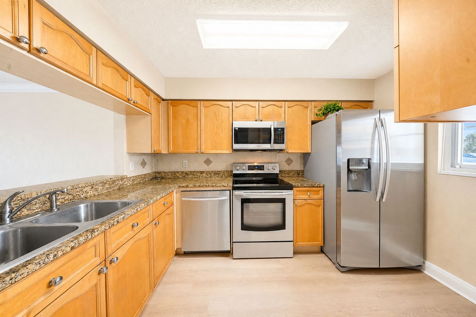 Riverfront Condo 2 Bedrooms 2 Bathrooms Walk To The Beach – photo 5