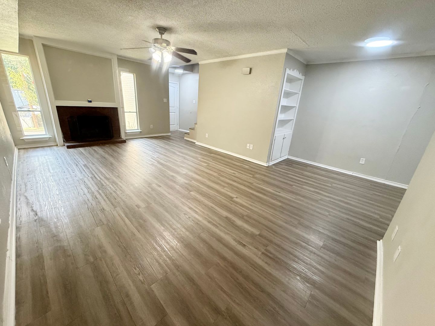 Spacious 3-bed/2-bath Townhome! – photo 2