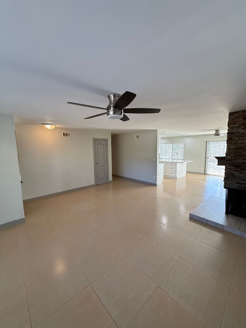 3 Bedroom 2 Bathroom Granada Hills Home (Main House) Great Location! – photo 5
