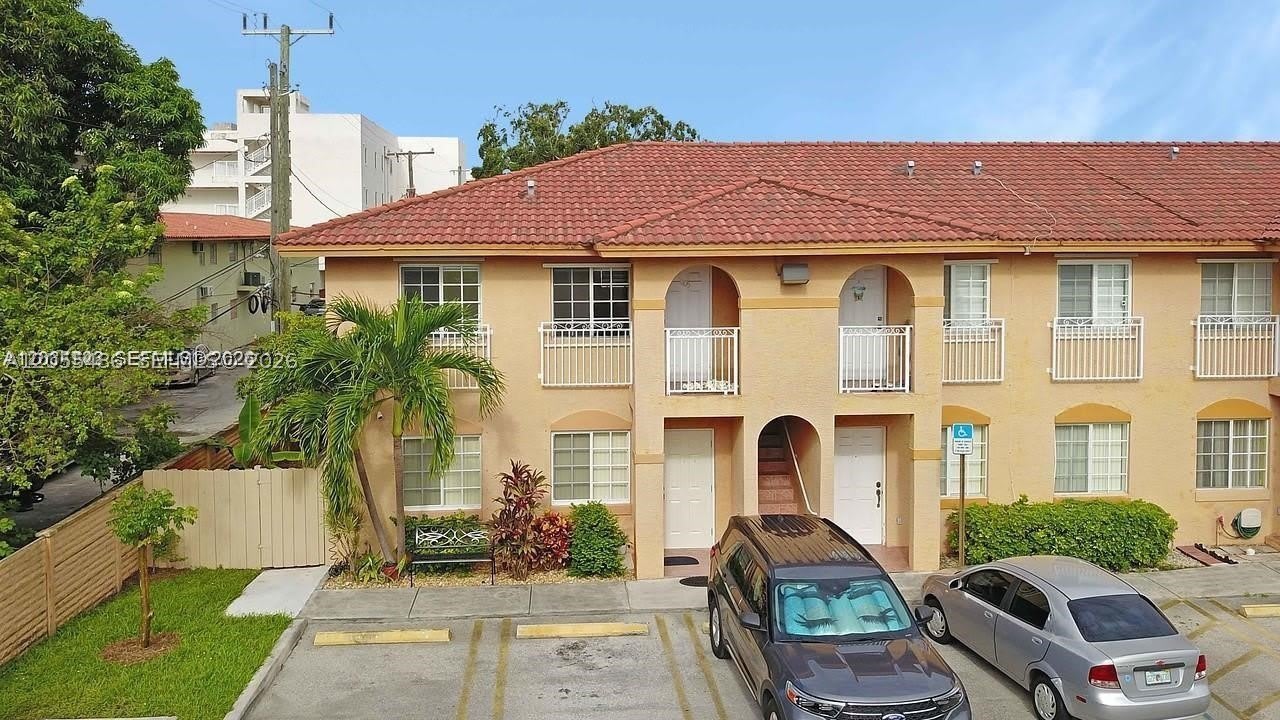 242 E 3Rd St – photo 2