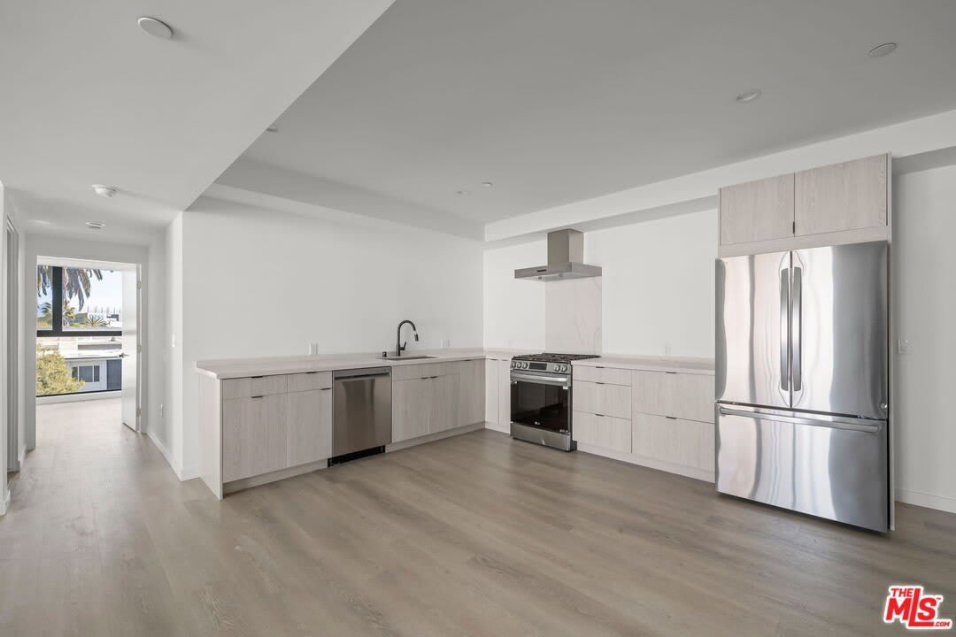 3755 S Canfield Ave – photo 2