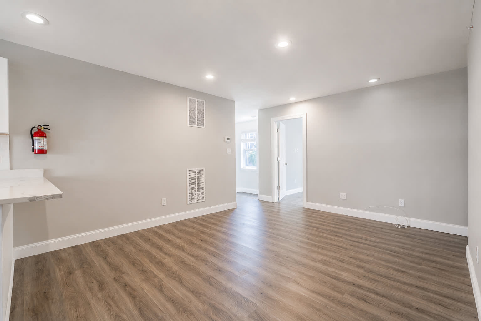 35 2nd Street – photo 2