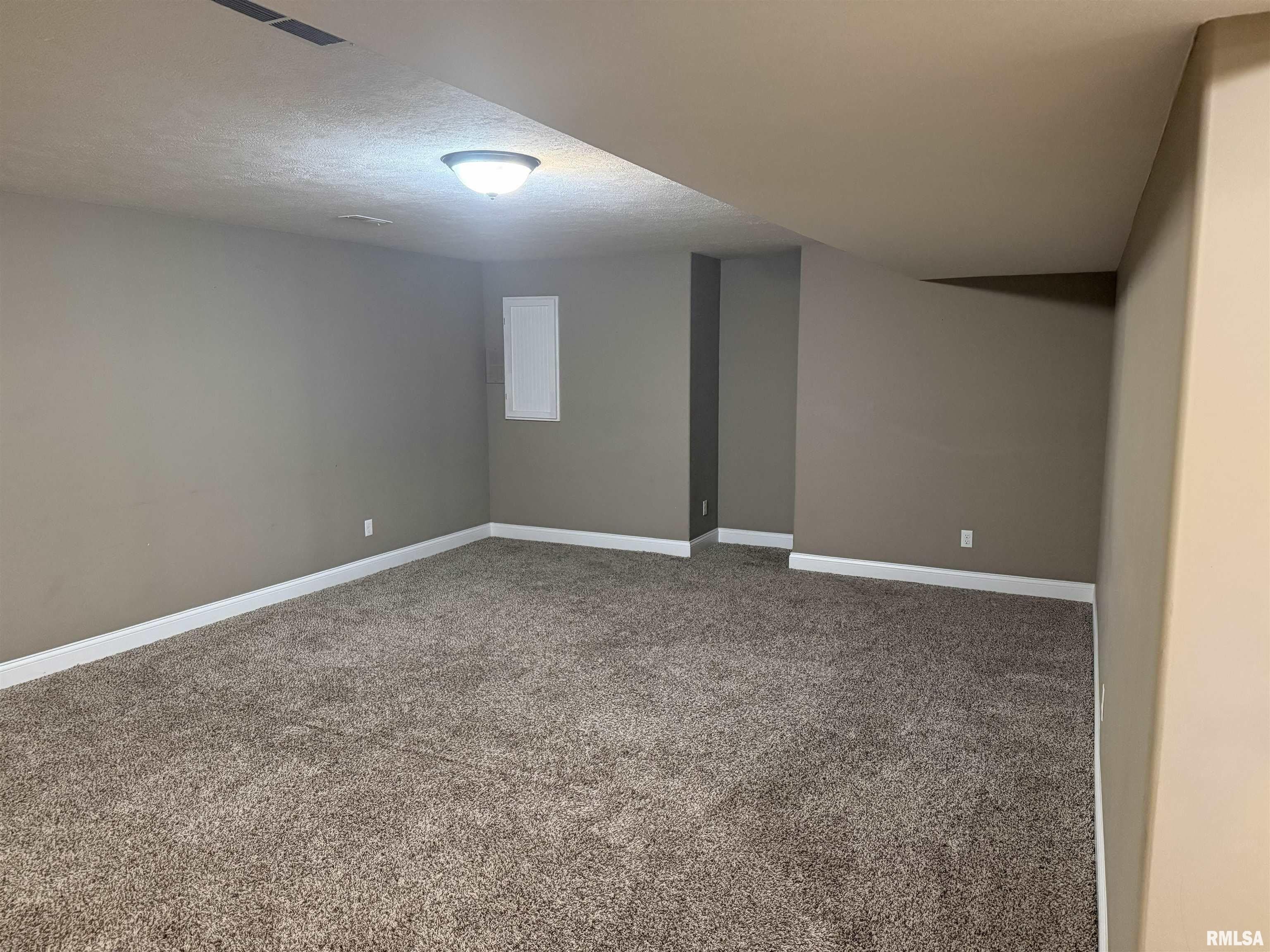 911 Boxwood Court – photo 5