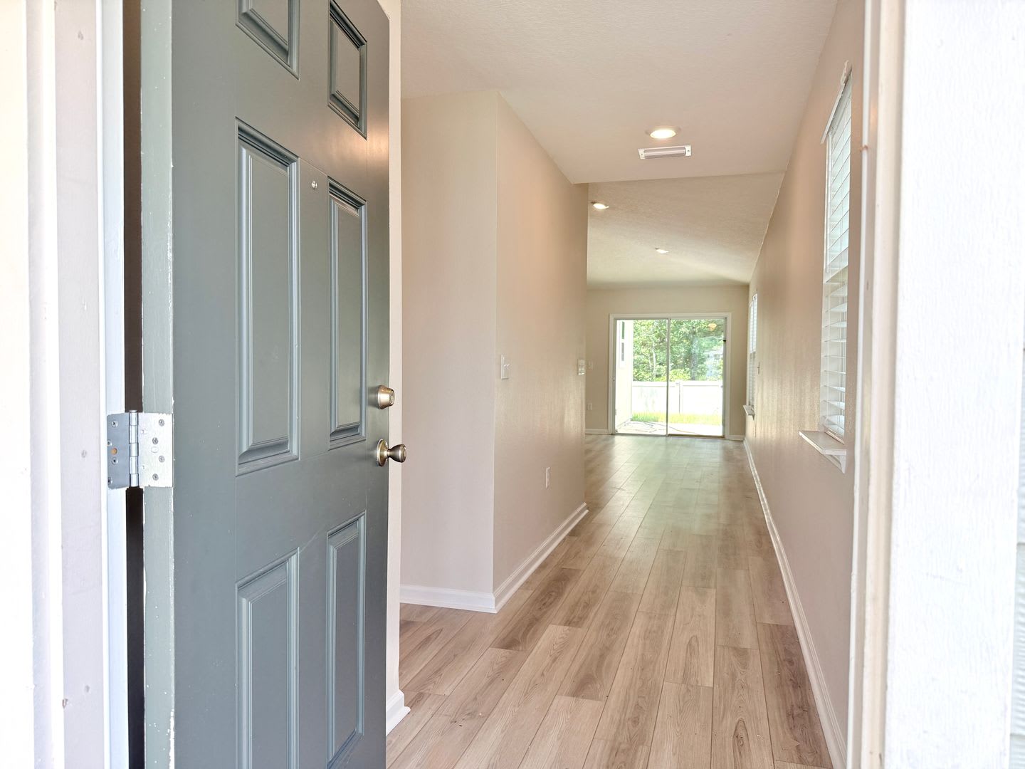 Beautiful 4Br Home With Open Floor Plan Fully Fenced Backyard – photo 5