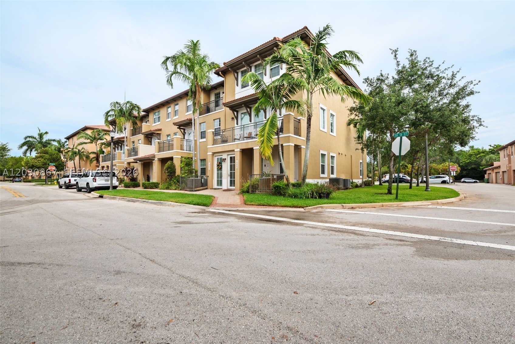 14661 SW 9th St – photo 2
