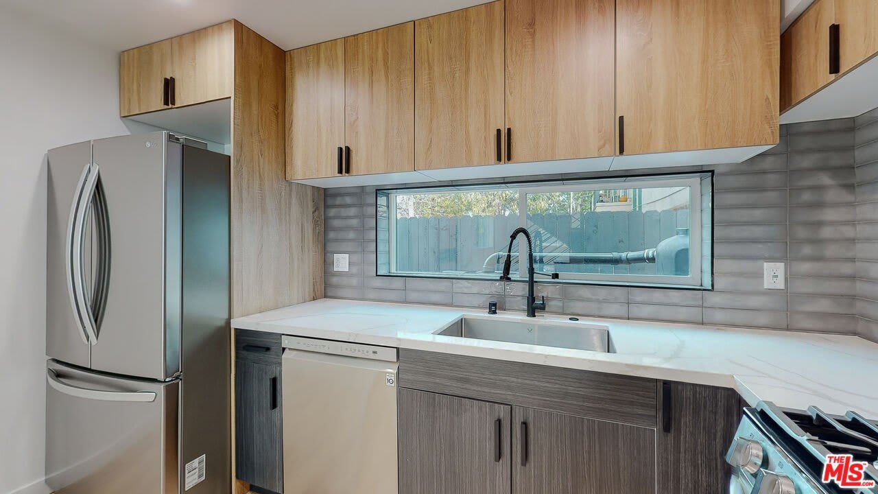 16010 Cantlay St – photo 3