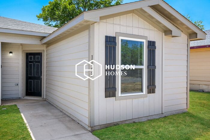 1143 Oak Street – photo 3