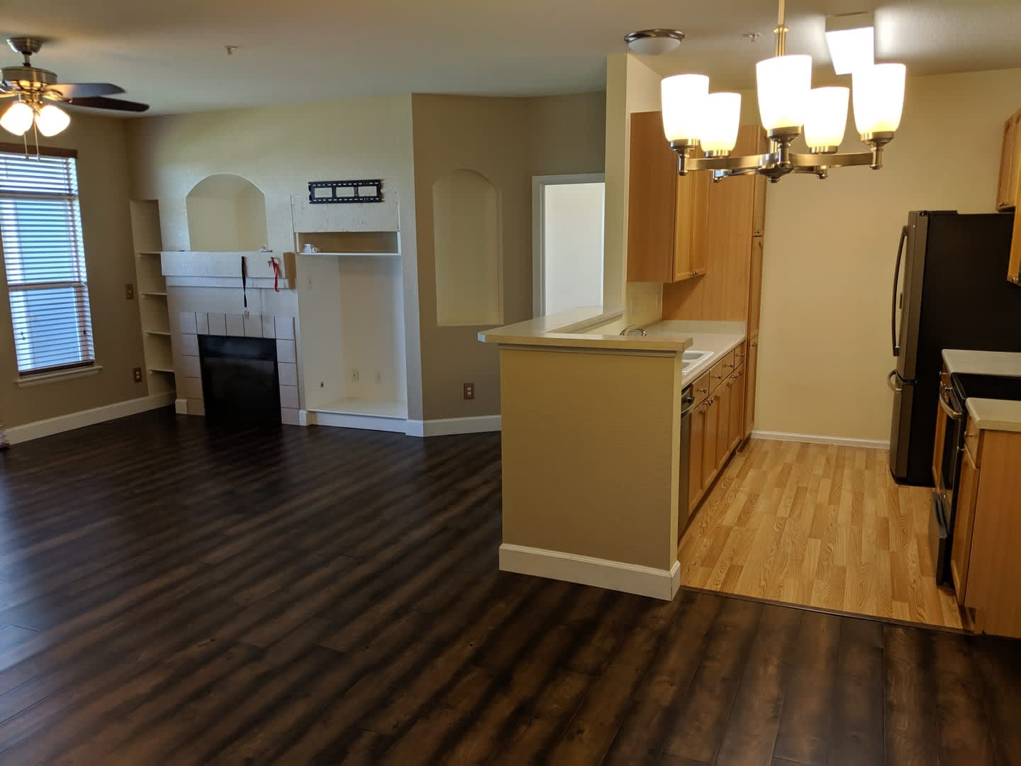 Beautiful Ground Floor Condo, Steps From Light Rail – photo 1