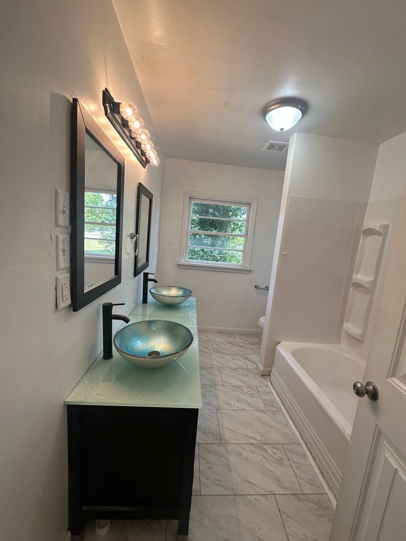 Completely Remodeled 3 Bedroom 2 Full Bathroom On Over An Acre Lot – photo 5