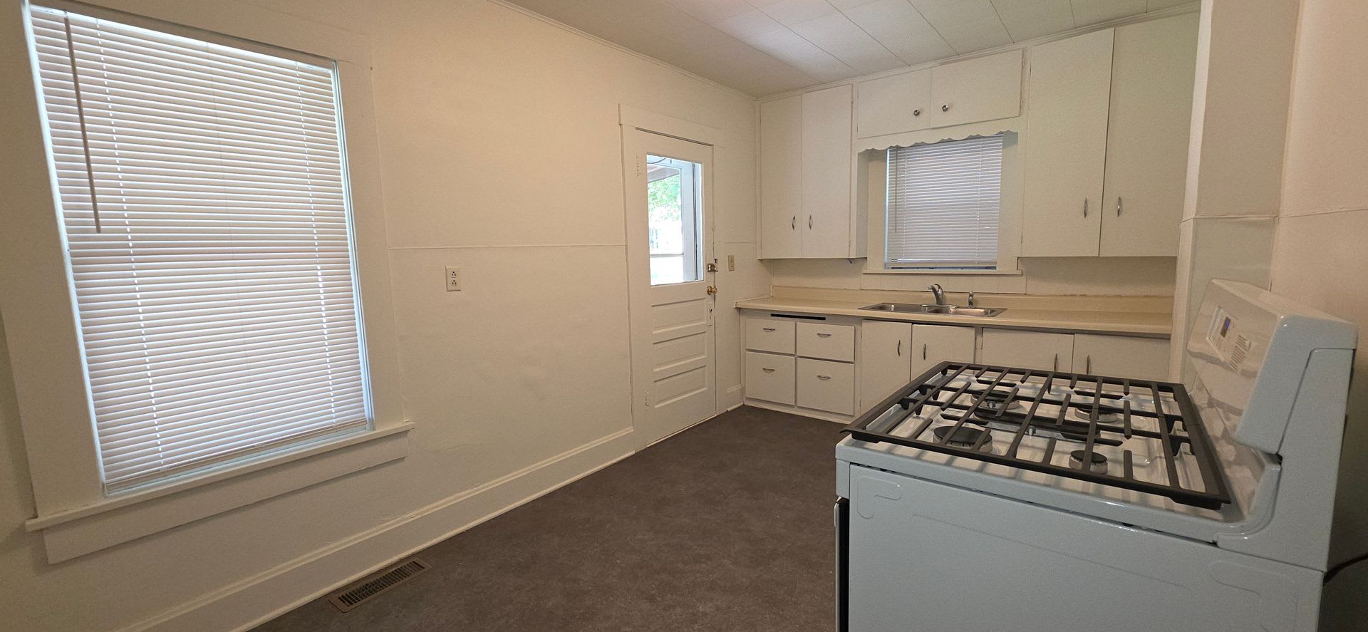 2 Bedroom House! Updated! $850 – photo 5
