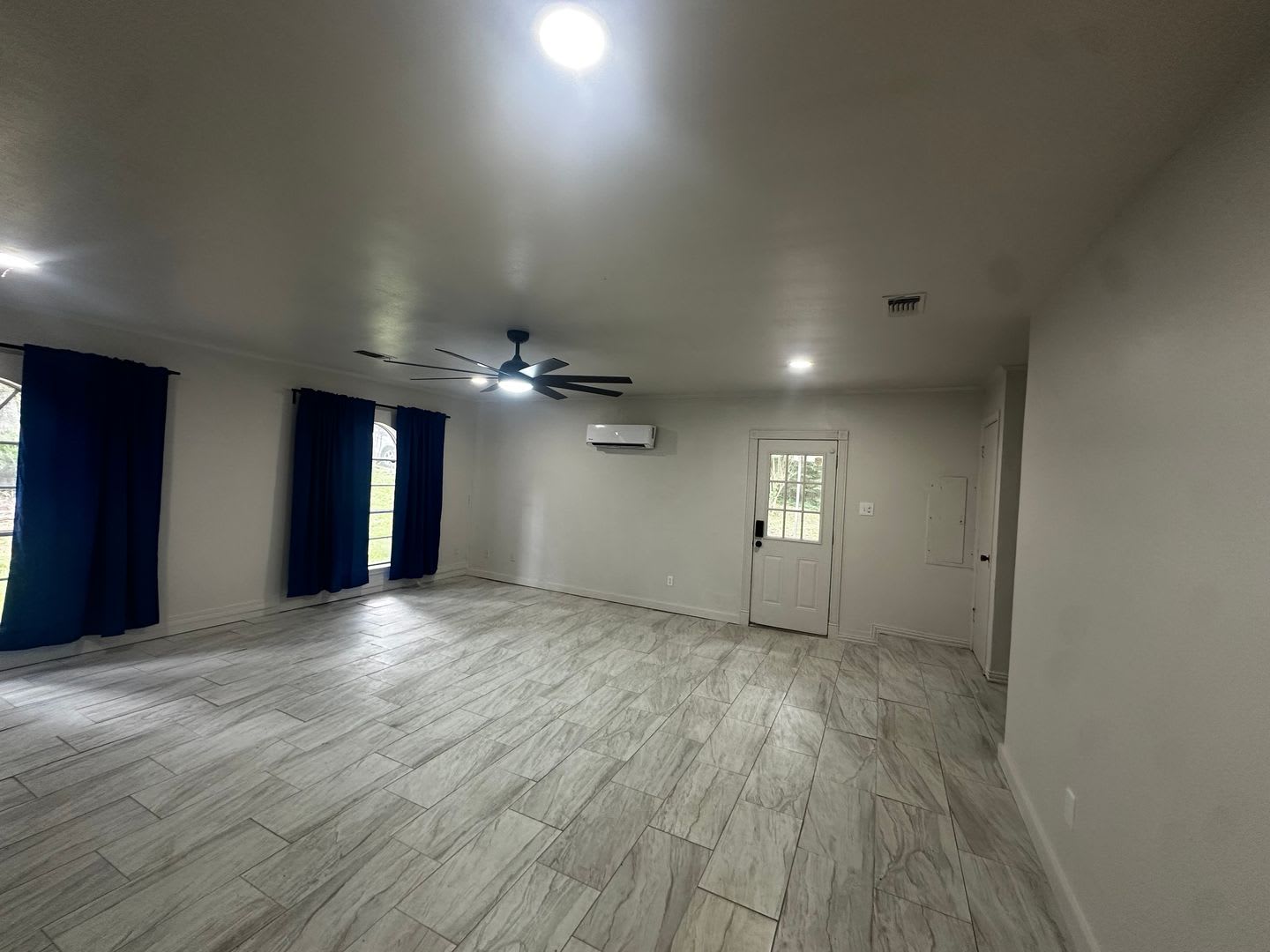 Gorgeous Remodeled 4 Bedroom Home – photo 2