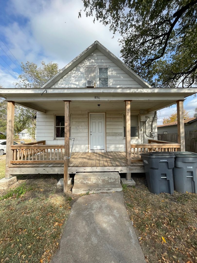 896 W 5Th Ave – photo 1