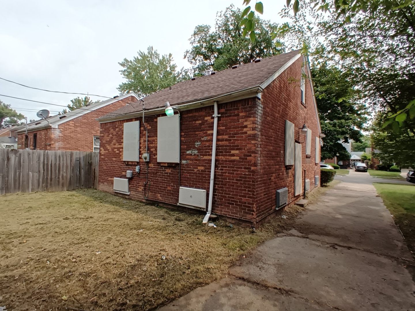 Charming 3 Bedroom 1 Bath Brick Bungalow – photo 5