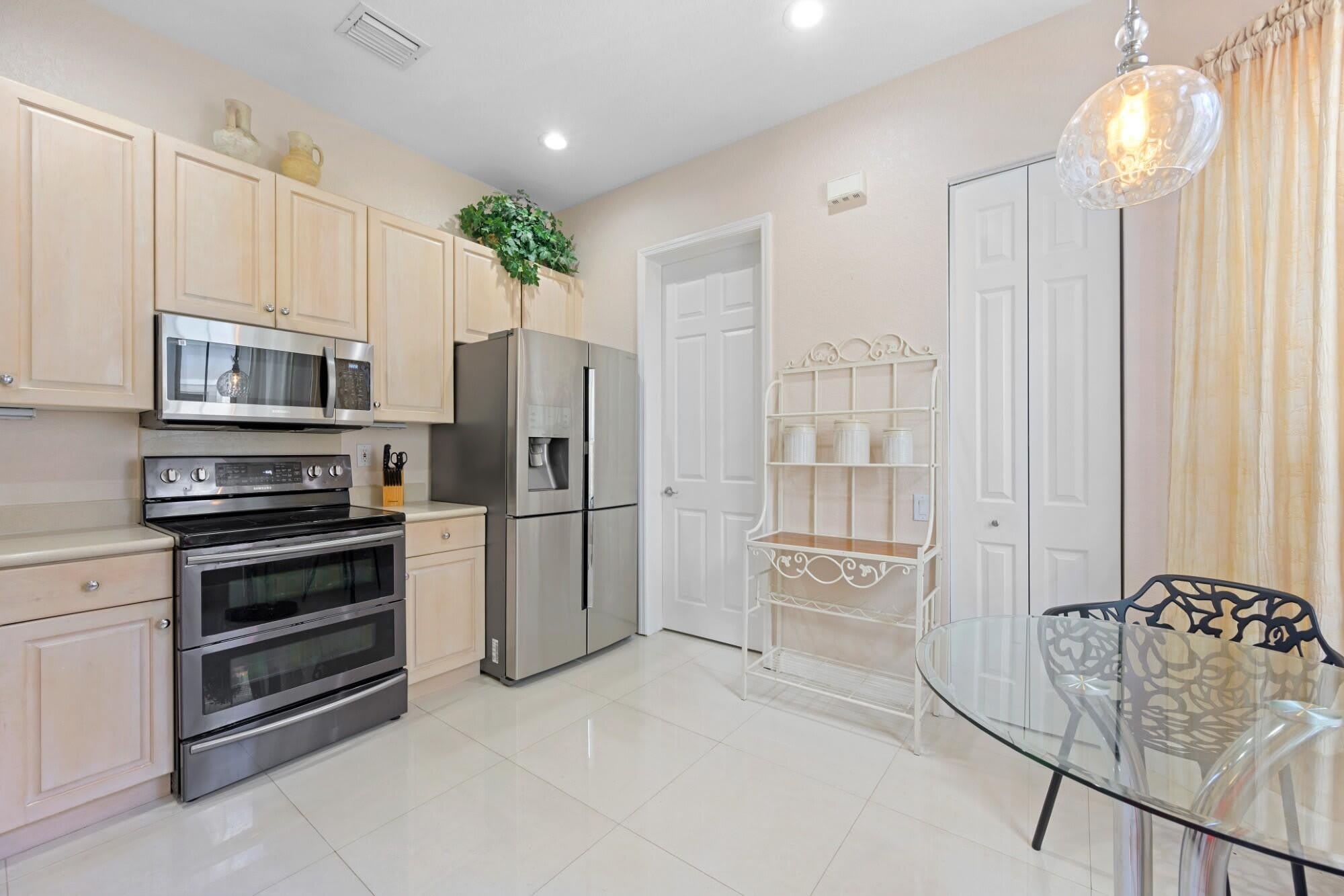 1384 Harbor View W – photo 5