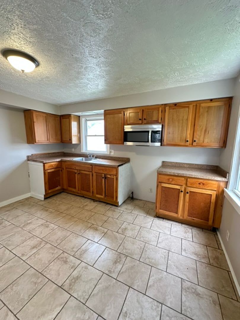 4- Bedroom Single Family -Rent Ready – photo 2
