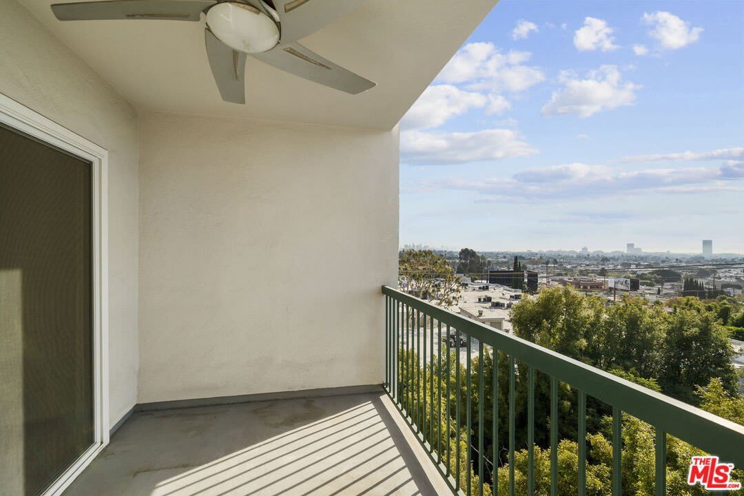8550 Holloway Dr – photo 1