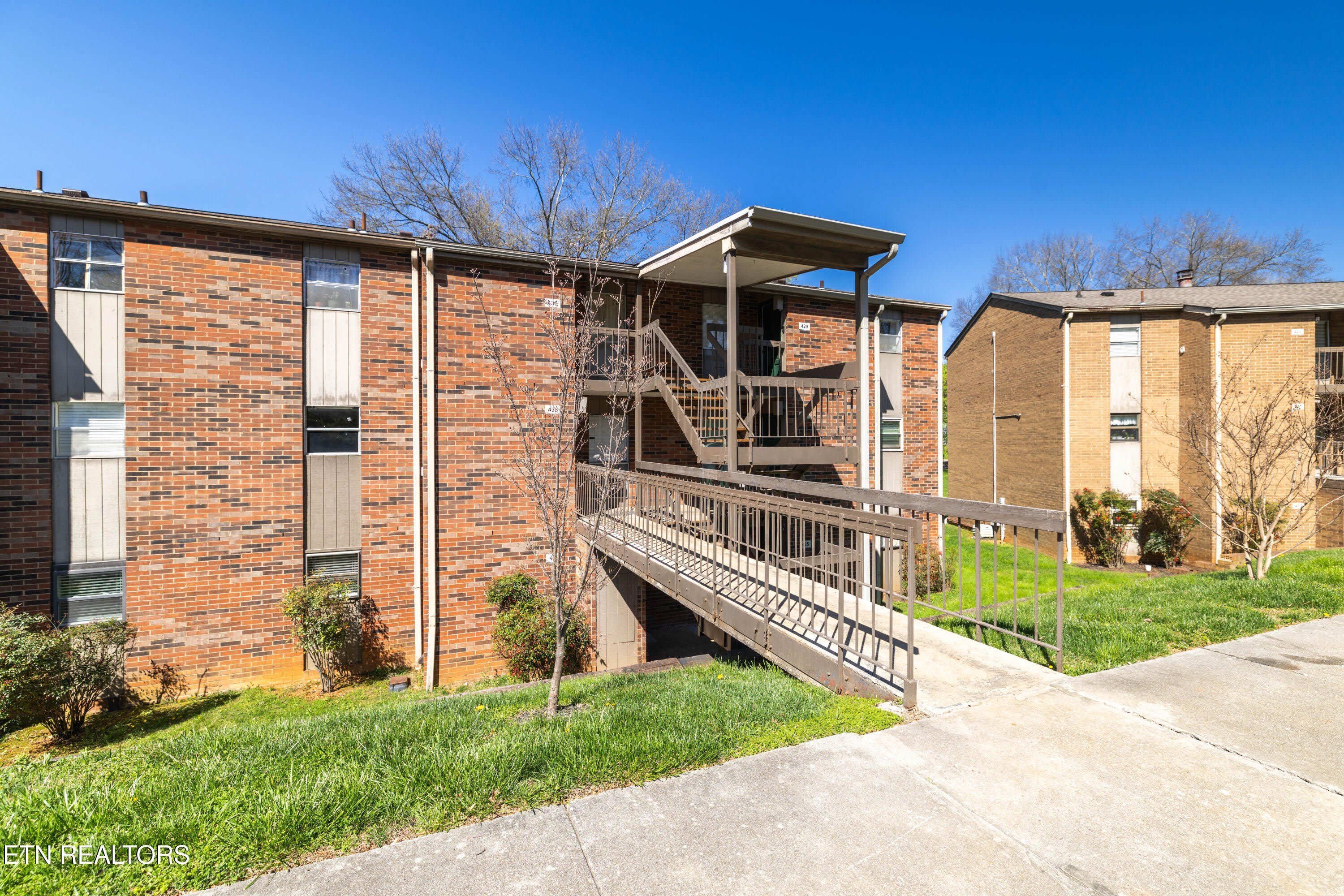 431 Canberra Drive – photo 1