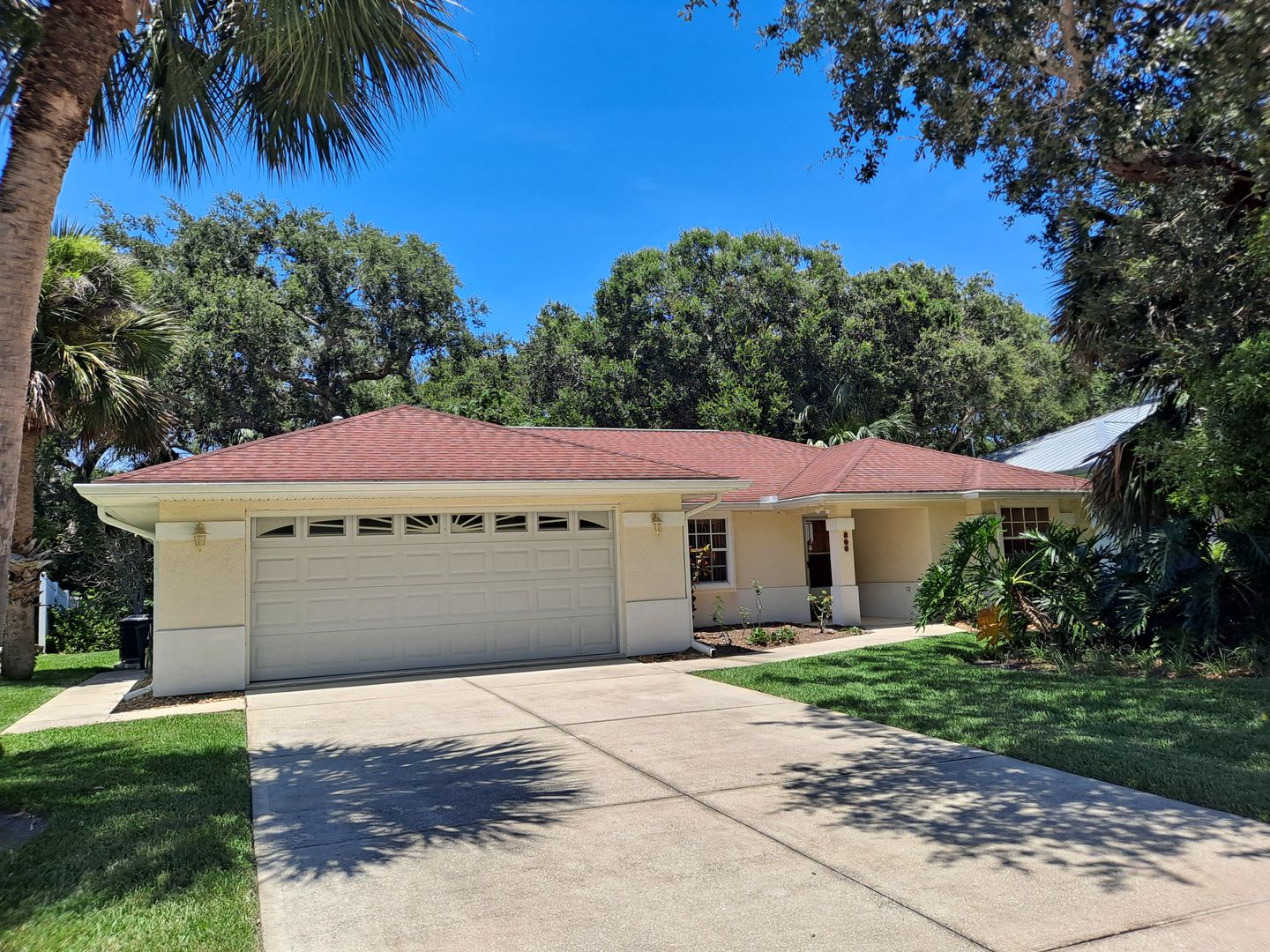 BEACHSIDE NSB FURNISHED RENTAL AVAILABLE MONTHLY! – photo 1