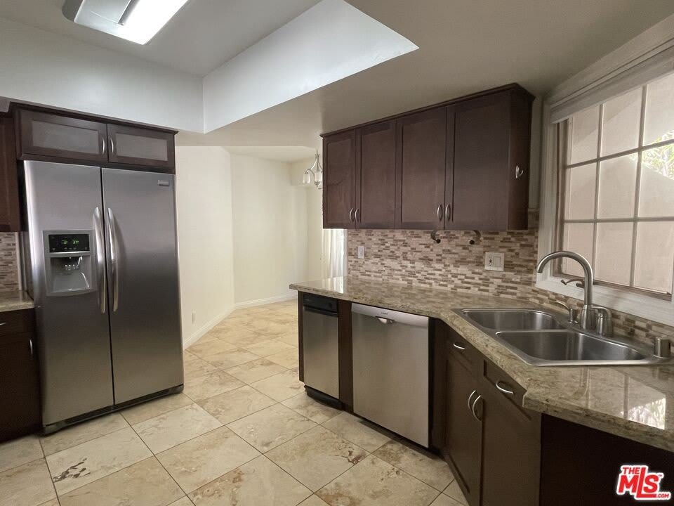 431 N Doheny Dr – photo 5