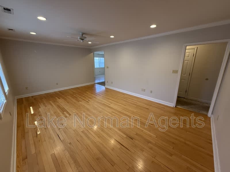 140 Watkins St – photo 4