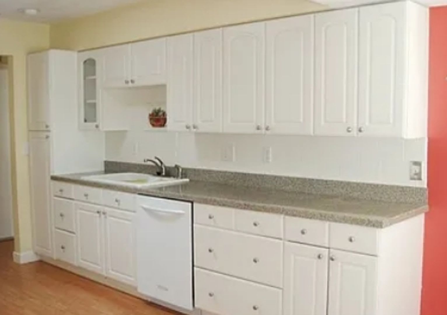 3 Bedroom Over 2000sqft – photo 4