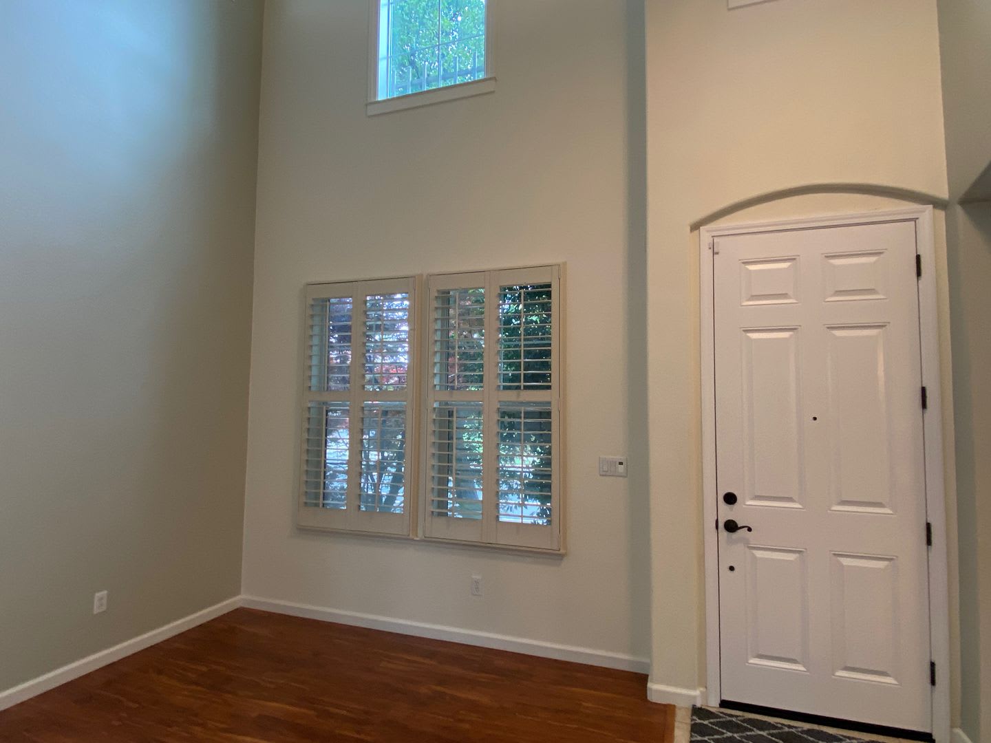 CLEAN AND SPACIOUS 4 BED, 2.5 BATH WITH COVERED BACK PATIO AND LUSH LANDSCAPING IN WESTLAKE COMMUNITY – photo 3