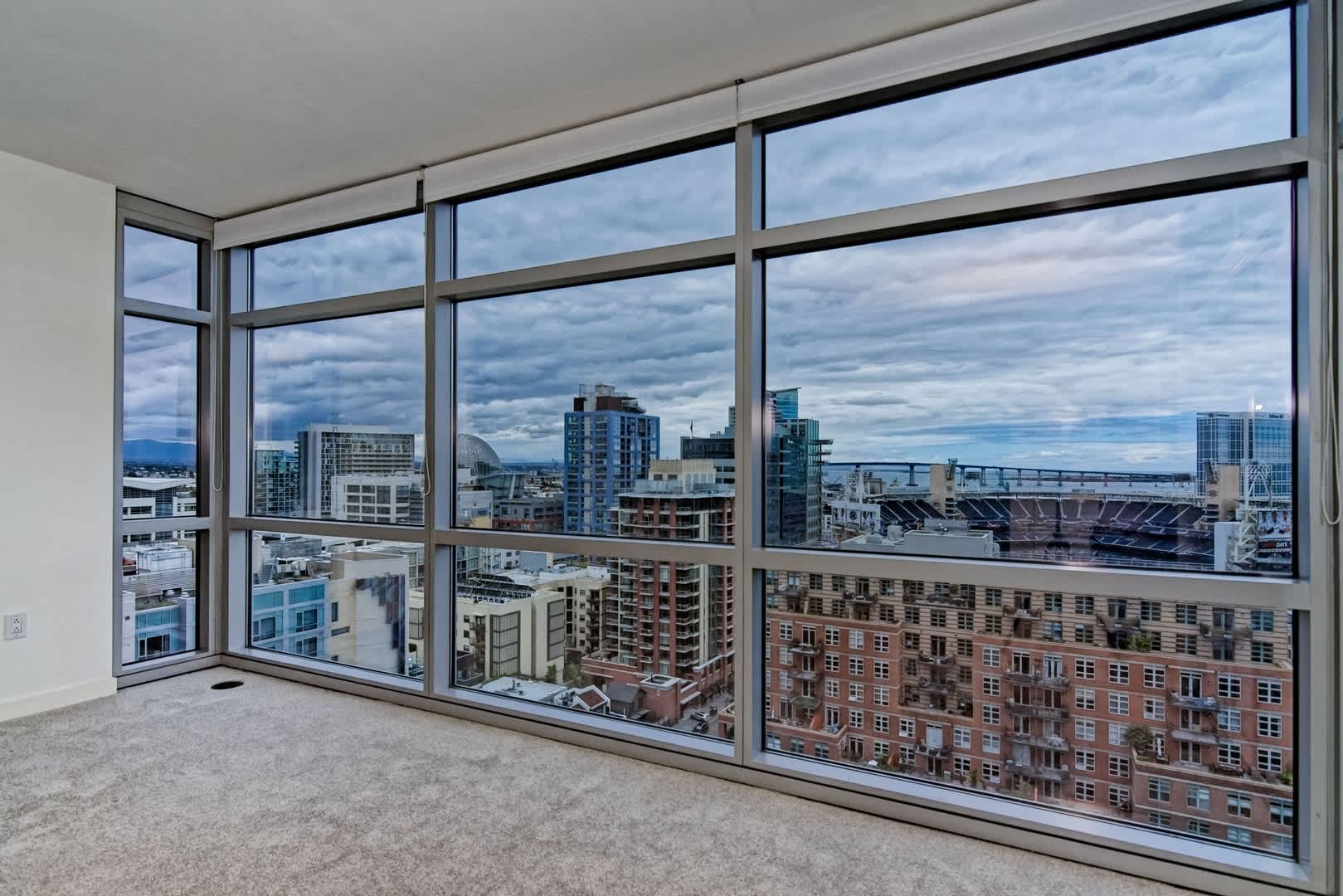 Large 2bed/2ba Condo at The Mark with amazing views! – photo 3
