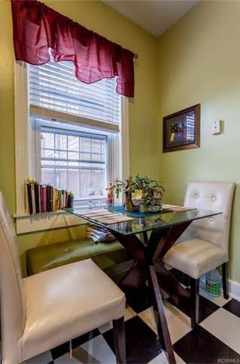 Large 2 Story House, Large Fenced In Yard, Wood Floors, Central Air, Quiet Community – photo 4