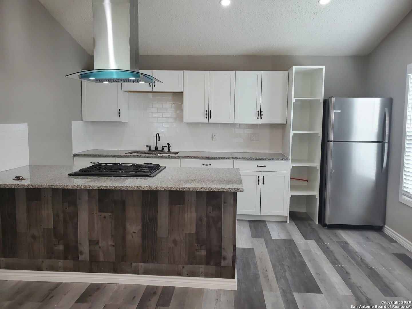 1024 W Woodlawn – photo 1