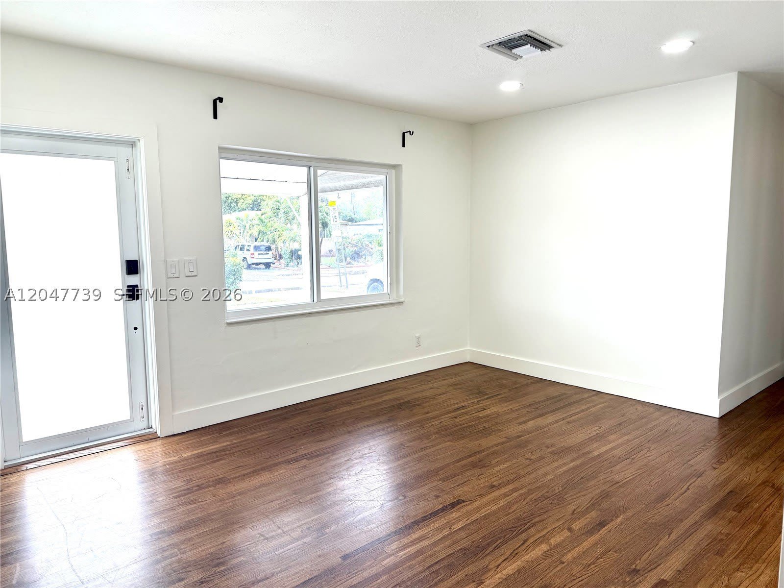 670 E 58Th St – photo 2
