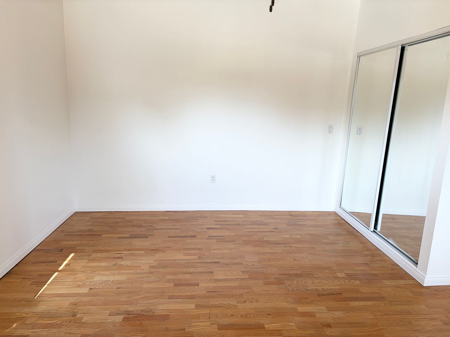 Beautiful 4 Bedroom Covina Home With Expansive Bonus Room Circular Driveway Private Backyard – photo 3