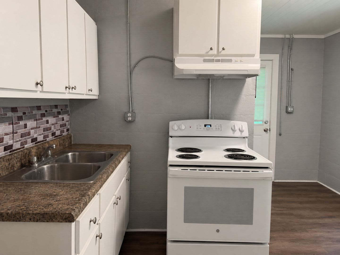 723 Byron Road – photo 4