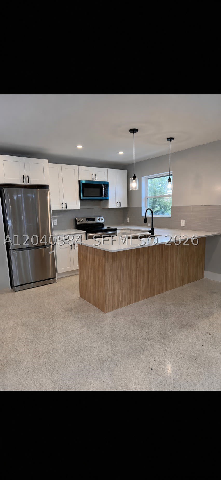 1140 NE 24th Ave – photo 1