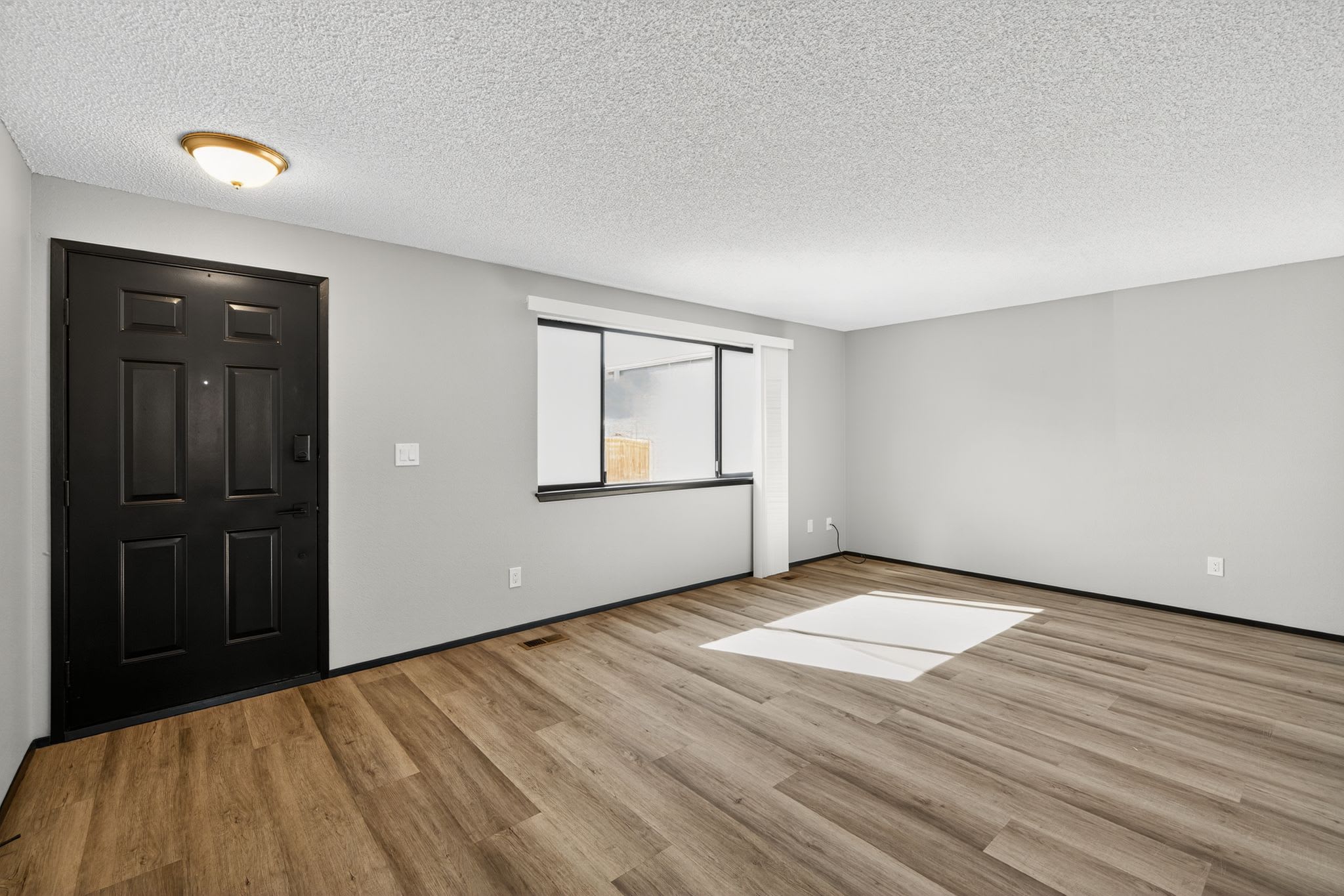 912 Algona Boulevard North – photo 4