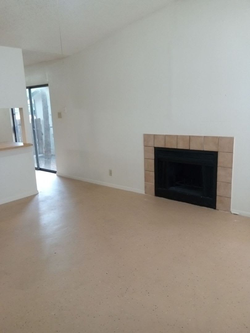 Cute 2/1 duplex with a garage – photo 5